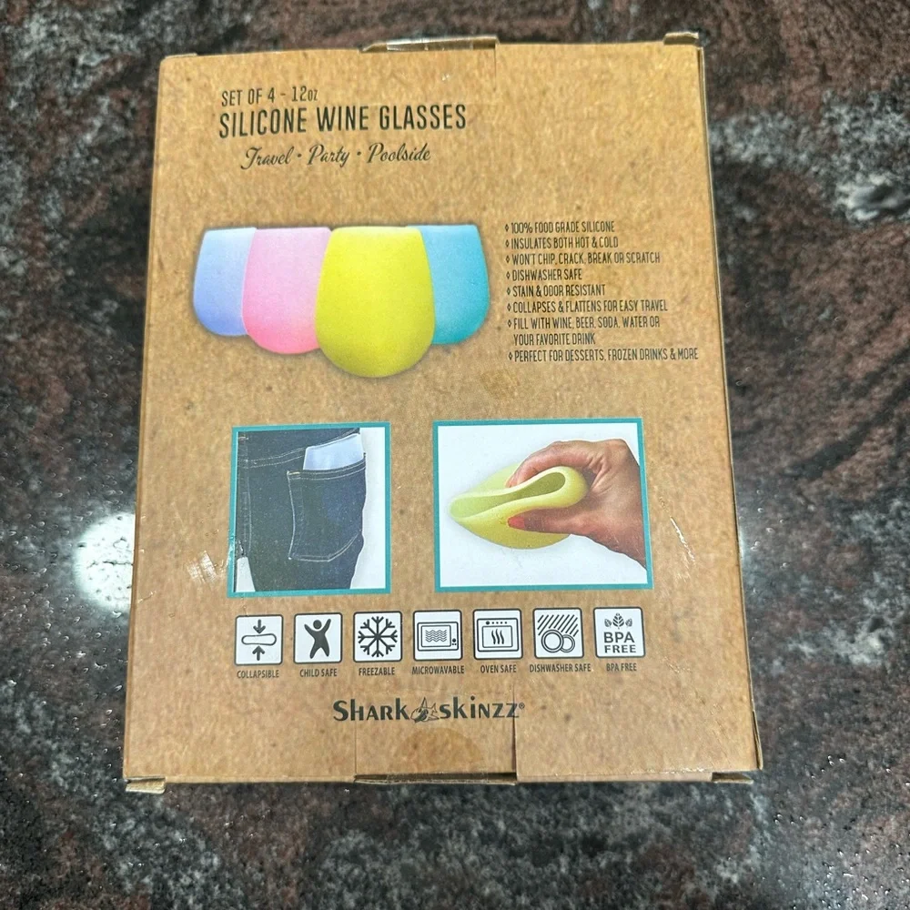 NWT Shark Skinzz silicone wine glasses- set of 4